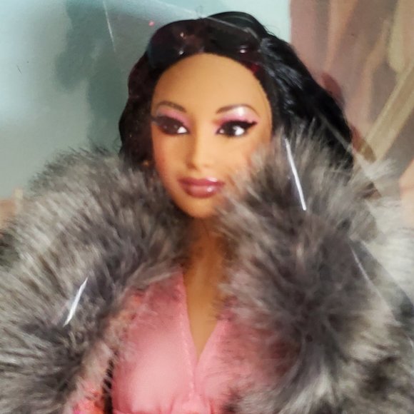 Kimora Lee Simmons Barbie Doll 2008 - Picture 3 of 7